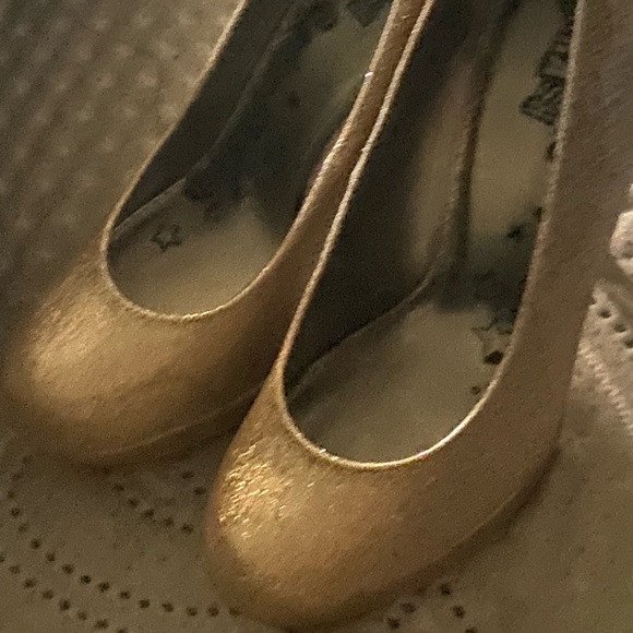 Heels - Picture 2 of 2